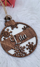 Load image into Gallery viewer, Split Snow Ornament