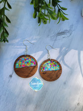 Load image into Gallery viewer, Glitter and wood earrings